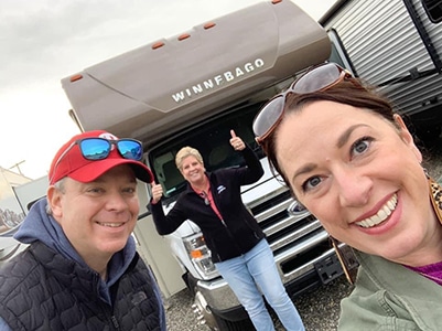 couple buying an rv